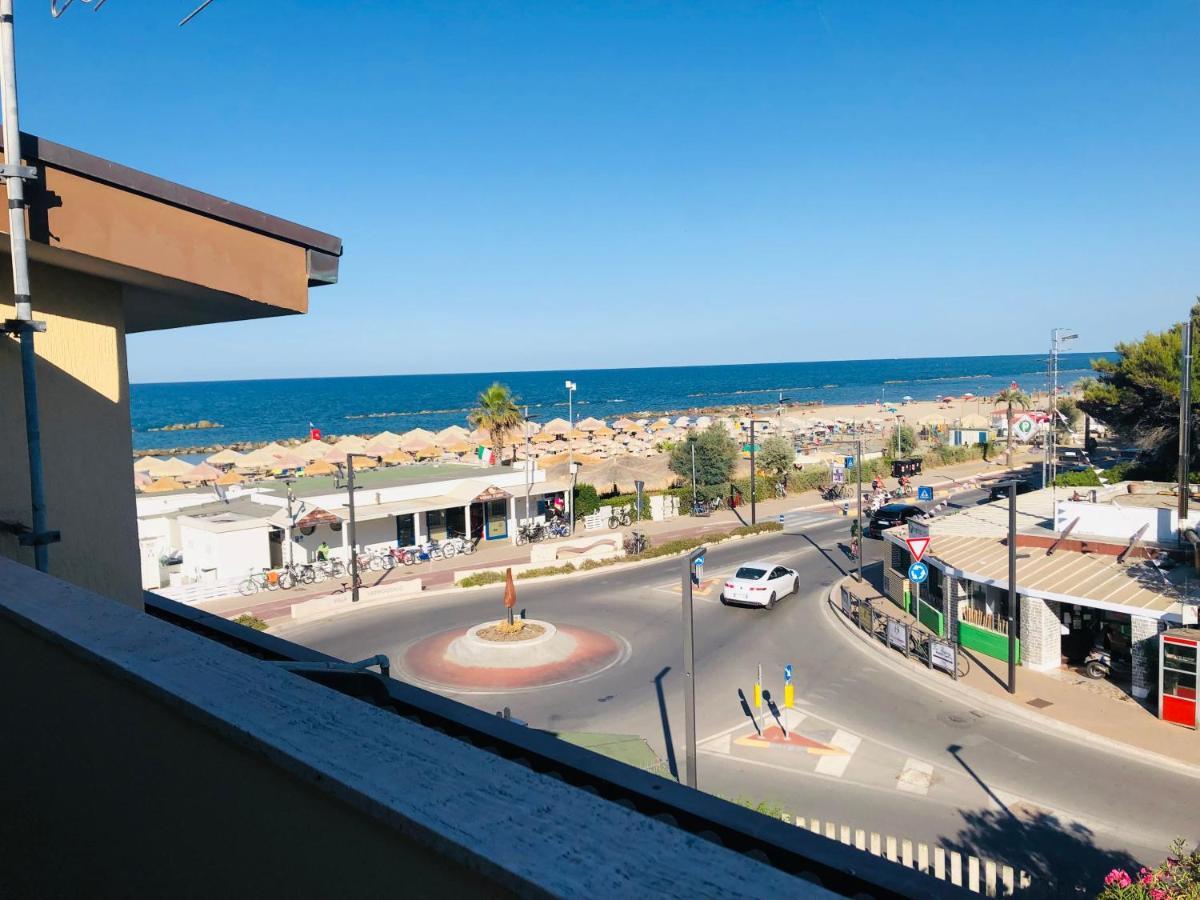 Апартаменти Sunrise Beach House - Sea View Монтезільвано Екстер'єр фото